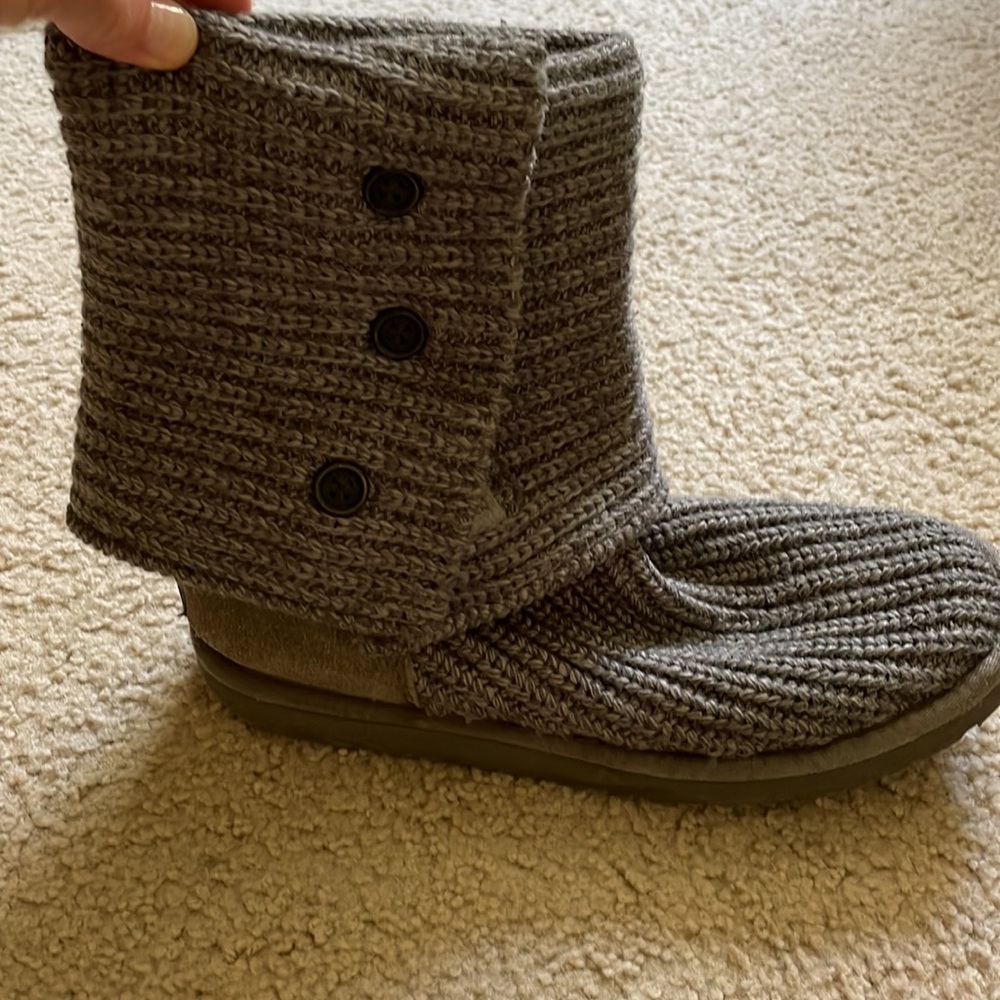 Uggs - Picture 2 of 6